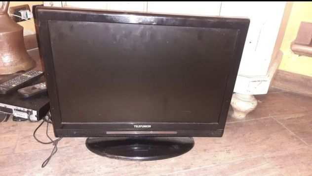 VENDO 10euro TV TELEFUNKEN 19 POLLICI