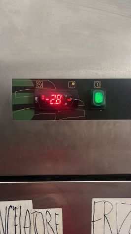Vendo attrezzature varie per pizzeria e ristorante