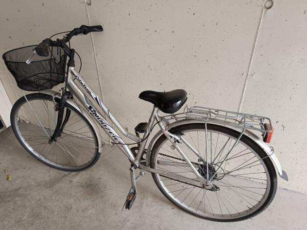 Vendo bicicletta da donna con cestino con cambio r