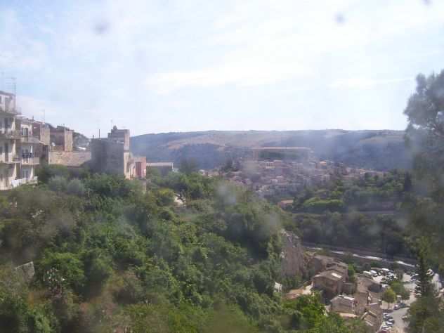 VENDO CASA SINGOLA A RAGUSA DI MQ 250, TERRAZZO IN PIAZZA CARMINE