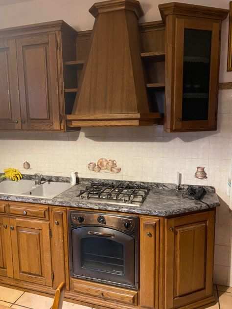 vendo cucina in rovere massiccio del prestigioso mobilificio Leardini