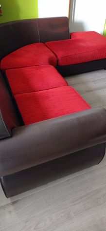 Vendo divano angolare bicolore similpelle e tessuto