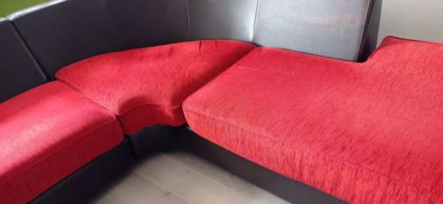 Vendo divano angolare bicolore similpelle e tessuto
