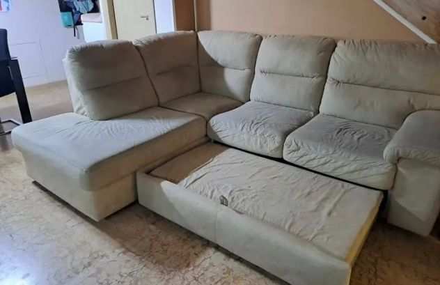 Vendo divano angolare con funzione letto