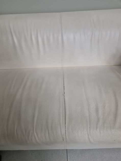 Vendo Divano klippan ikea in ecopelle bianco