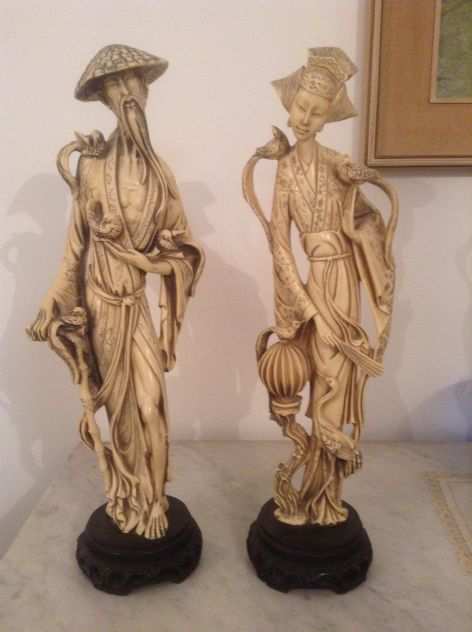 Vendo due statue in resina simil avorio