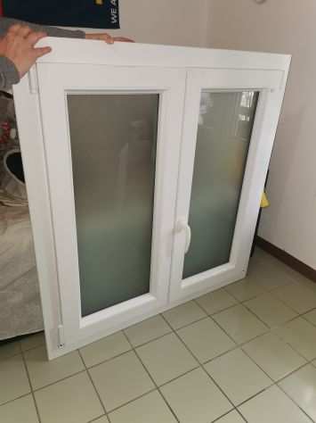 Vendo finestra bagno PVC usata come nuova