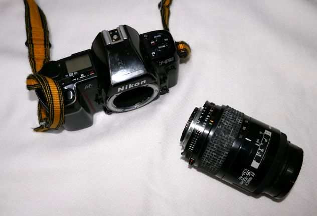 Vendo fotocamera Nikon AF F-801 semi automatica completa di obiettivo