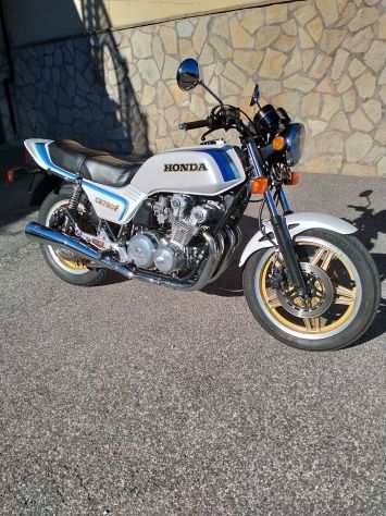 Vendo Honda CB 750F depoca Giugno 1982 KM 64773 prezzo 4.500,00 euro