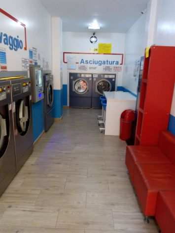 VENDO LAVANDERIA SELF-SERVICE