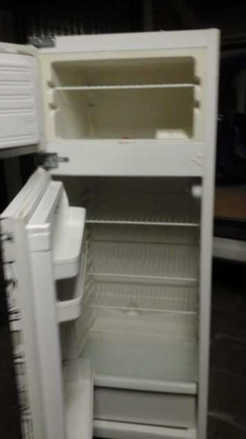 Vendo lavatrice 5 kg 50 euro lavastoviglie frigo scaldabagno 80lt piano lavoro