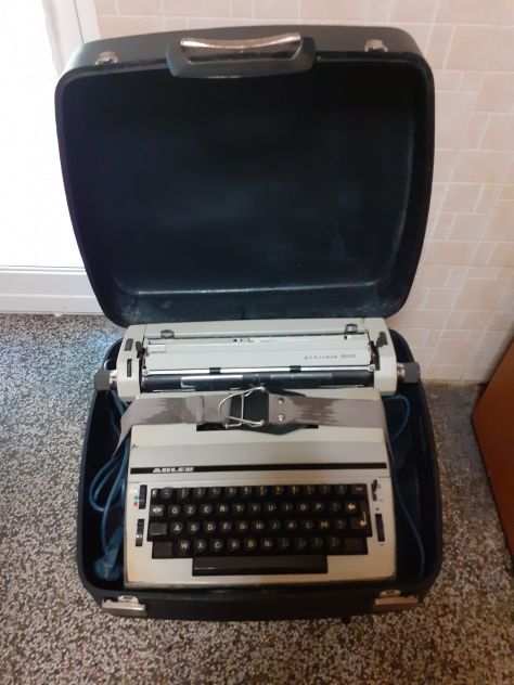 vendo macchina da scrivere elettrica da collezione