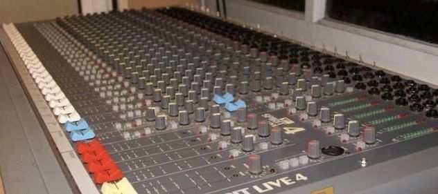 Vendo mixer soundcraft spirit 245 aux. 4 mandate monitor reali  1 effetto