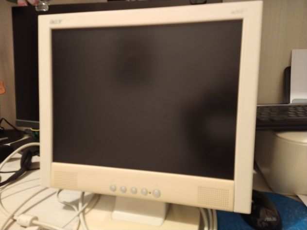 Vendo monitor usato con casse incorporate