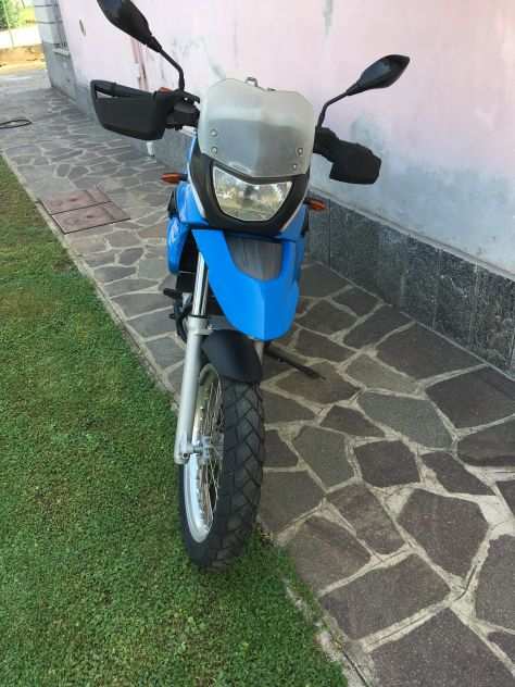 Vendo moto BMW GS 650 del 2005 con 60.000 km