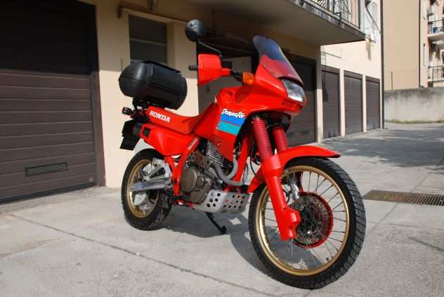 Vendo Moto Honda Dominator 650