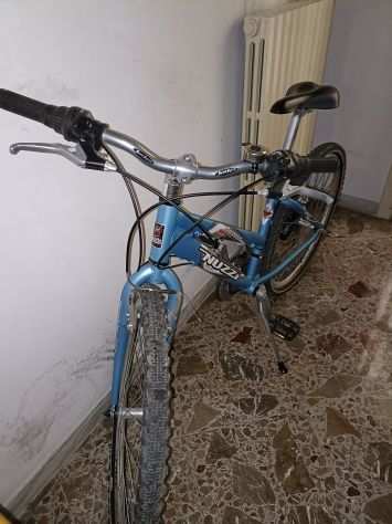 Vendo Mountain Bike azzurra telaio alluminio 26