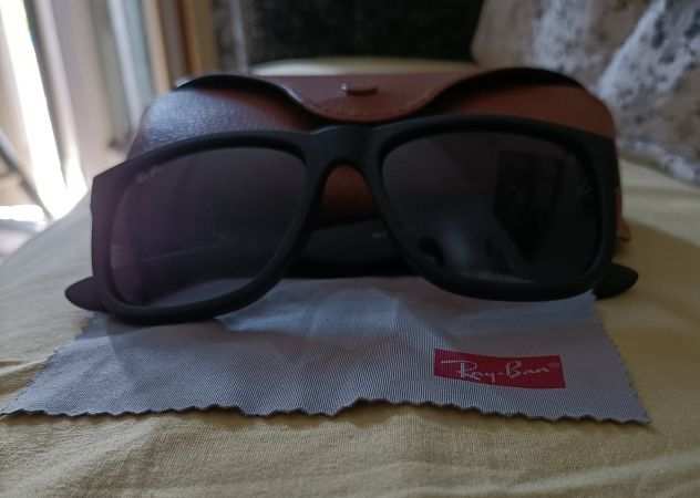 Vendo occhiali da sole Ray-Ban