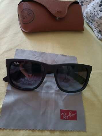 Vendo occhiali da sole Ray-Ban