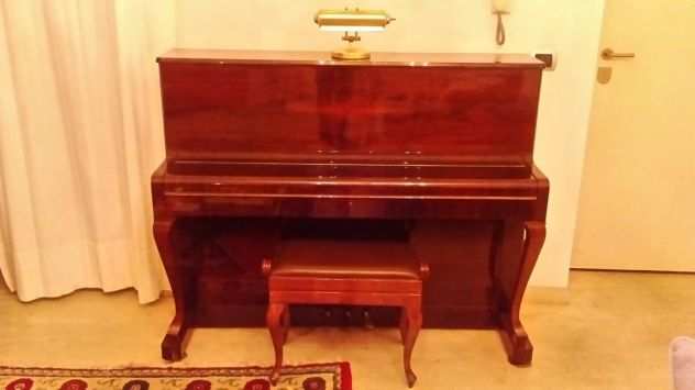 Vendo Pianoforte Petrof verticale 114 h.,color mogano,mod. Chippindale