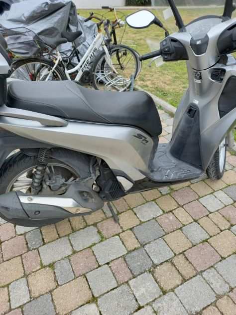 Vendo scoter honda150 grigio metallizzato, cambio gomme e cinghia effettuate va