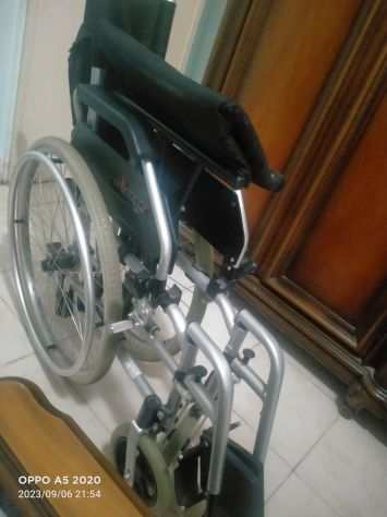 Vendo sedia a rotelle pieghevole per anziani e disabili