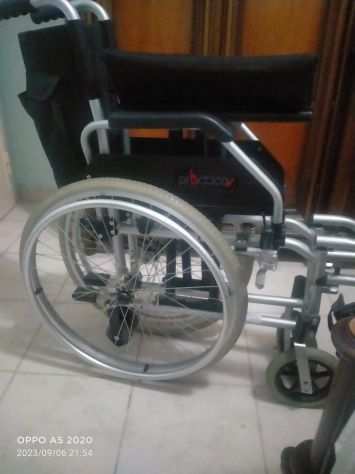 Vendo sedia a rotelle pieghevole per anziani e disabili