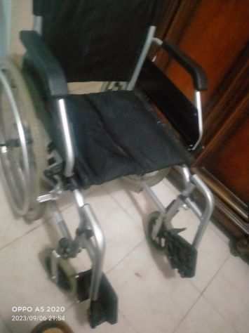 Vendo sedia a rotelle pieghevole per anziani e disabili