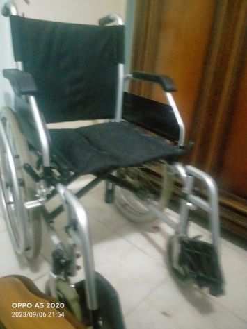 Vendo sedia a rotelle pieghevole per anziani e disabili