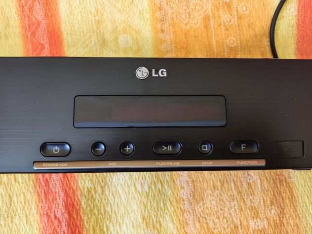 Vendo Soundbar LG Virtual Surround usata pochissimo, completa di tutto