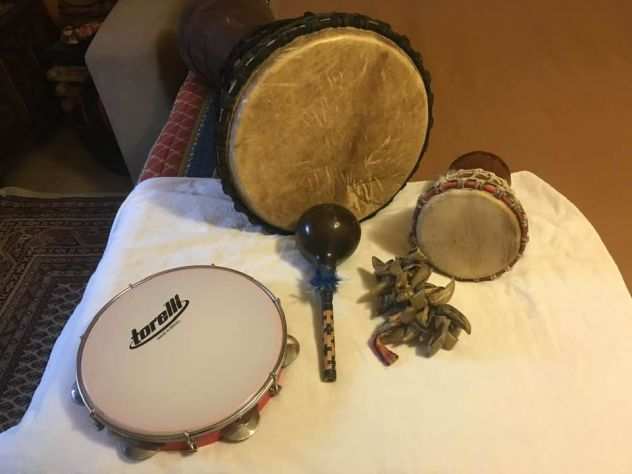 vendo strumenti africani piu una maracas piu un sonagli di unghie di capra