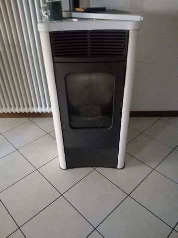 Vendo stufa pellet modello Dida 13,5 kw usata poco.