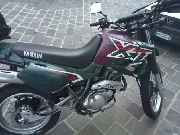Vendo stupenda moto yamaha xt600