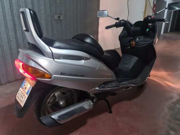 Vendo Suzuki Burgman AN 250 del 2003 Praticamente nuovo