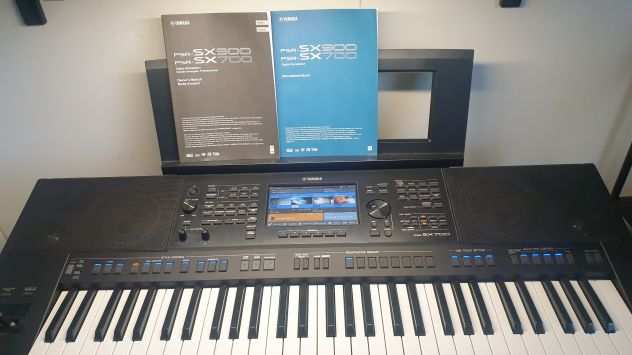 Vendo tastiera Yamaha PSR SX 700 con supporto e panchetta