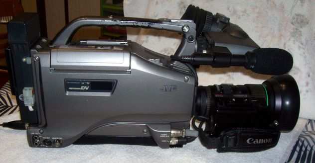 Vendo telecamera JVC 3 CCD