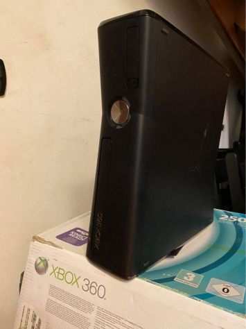 Vendo Xbox 360 da 250gb con - kinect xbox - per inutilizzo in buone condizioni