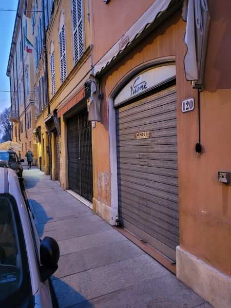 vendoaffitto negozio nel centro storico di Modena