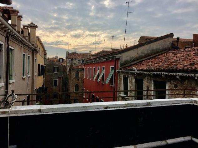 Venezia vendesi appartamento 5 vani 470 Mq zona San Polo