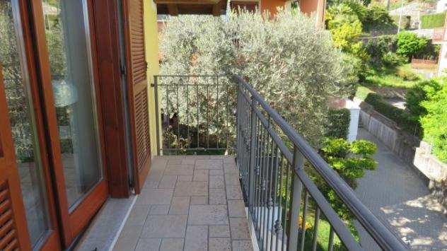 Verbania - ZONA SUNA VENDESI VILLA CON GIARDINO PRIVATO