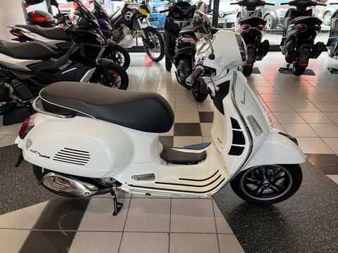 VESPA GTS 300 SUPER HPE ABS MY23