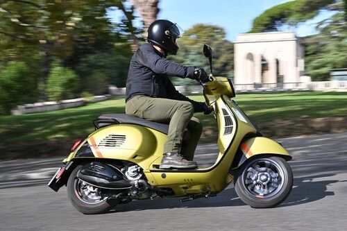 VESPA GTS SUPER 300 SPORT