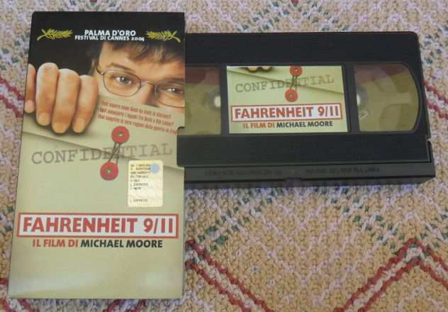VHS VIDEOCASSETTA FAHRENHEIT 911 FILM DI M. MOORE PALMA DORO FESTIVAL CANNES