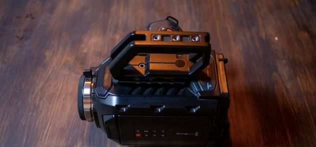 Videocamera - Blackmagic Ursa Mini e Shoulder Kit