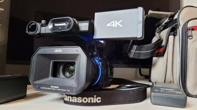 Videocamera professionale Panasonic Cinecam 4K Kit Completo con accessori