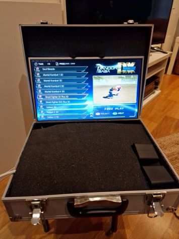 Videogioco arcade portatile installato in una valigia - 7.700 giochi