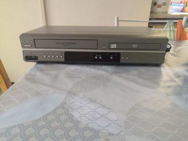 Videoregistratore Hitachi vcr e DVD incorporato