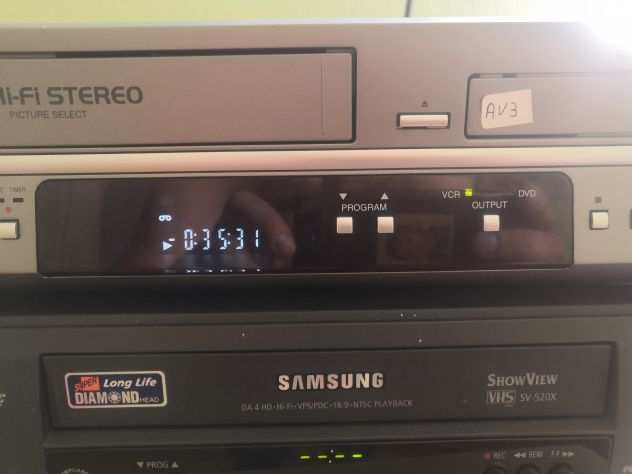 Videoregistratore Hitachi vcr e DVD incorporato