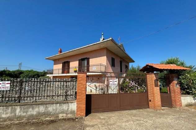 VILLA CON TERRENO ESCLUSIVO IN VENDITA - NOCELLETO CARINOLA - Rif. V2891