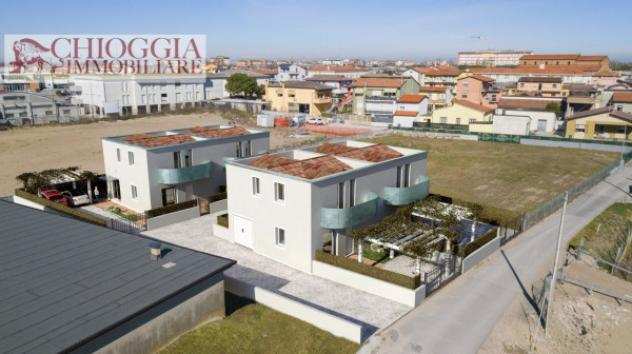 Villa di 100 msup2 con 4 locali e box auto in vendita a Chioggia